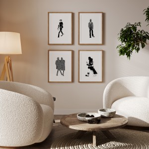 תמונה שמתארת חדר יעוץ ועל הקיר תמונות של זוג ושל יחידים בשחור לבן